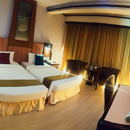 Bp Grand Tower Hotel Hatjaj Kültér fotó
