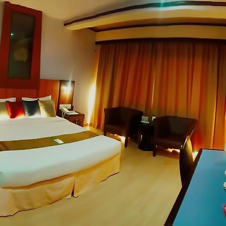 Bp Grand Tower Hotel Hatjaj Kültér fotó