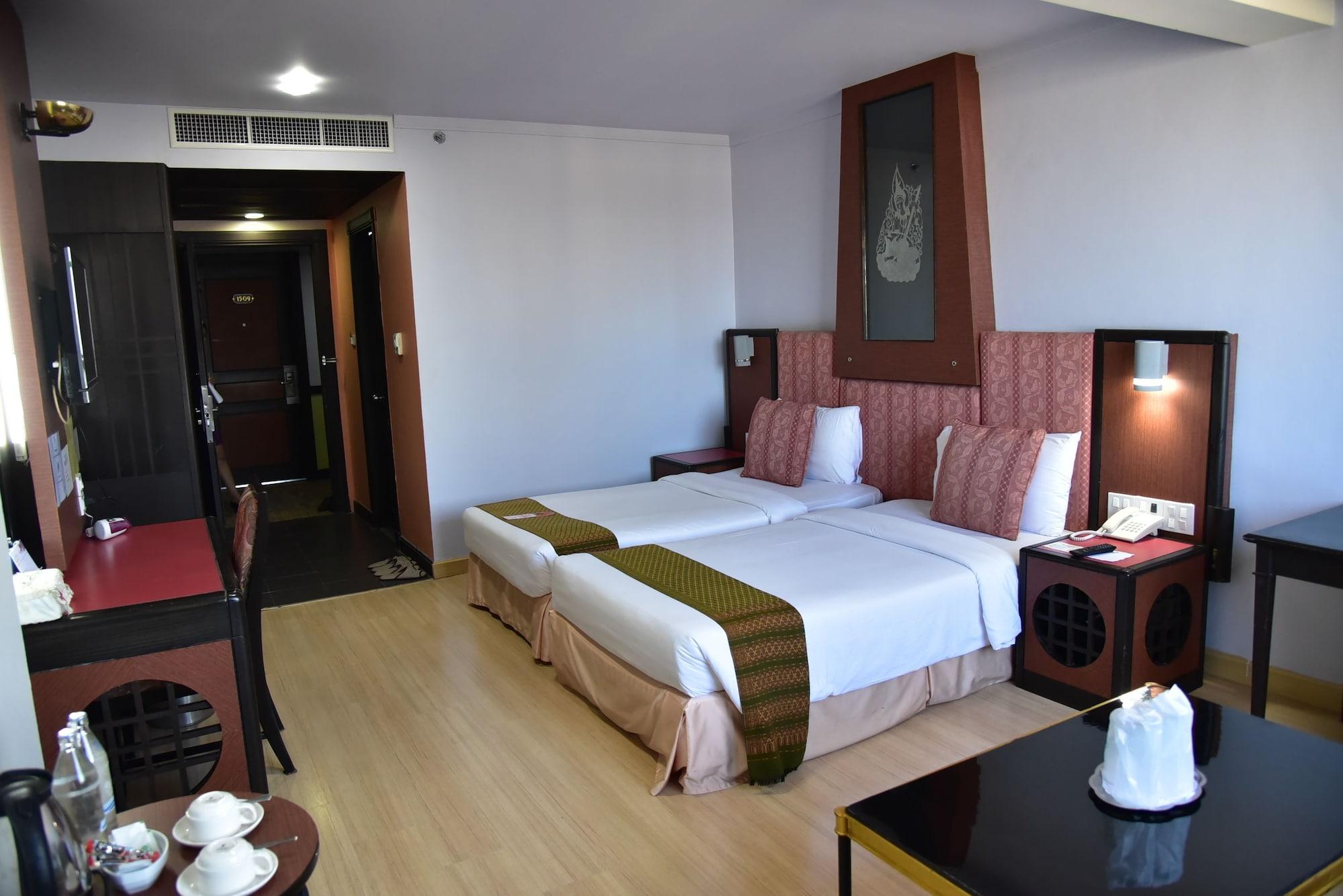 Bp Grand Tower Hotel Hatjaj Kültér fotó