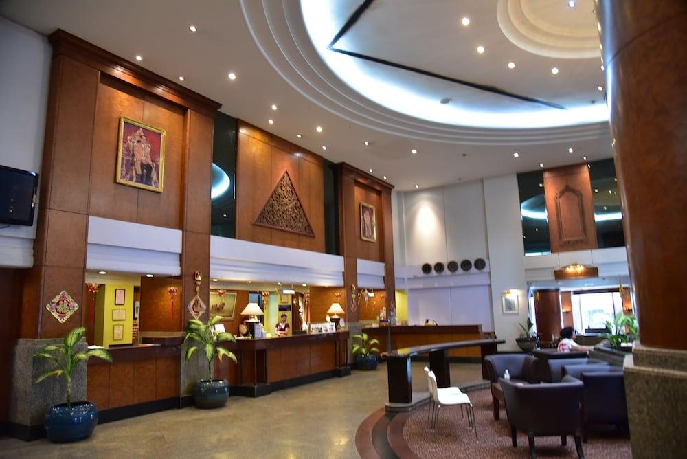 Bp Grand Tower Hotel Hatjaj Kültér fotó