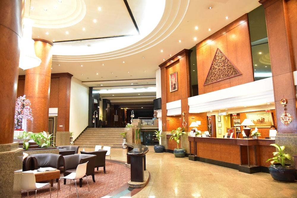 Bp Grand Tower Hotel Hatjaj Kültér fotó