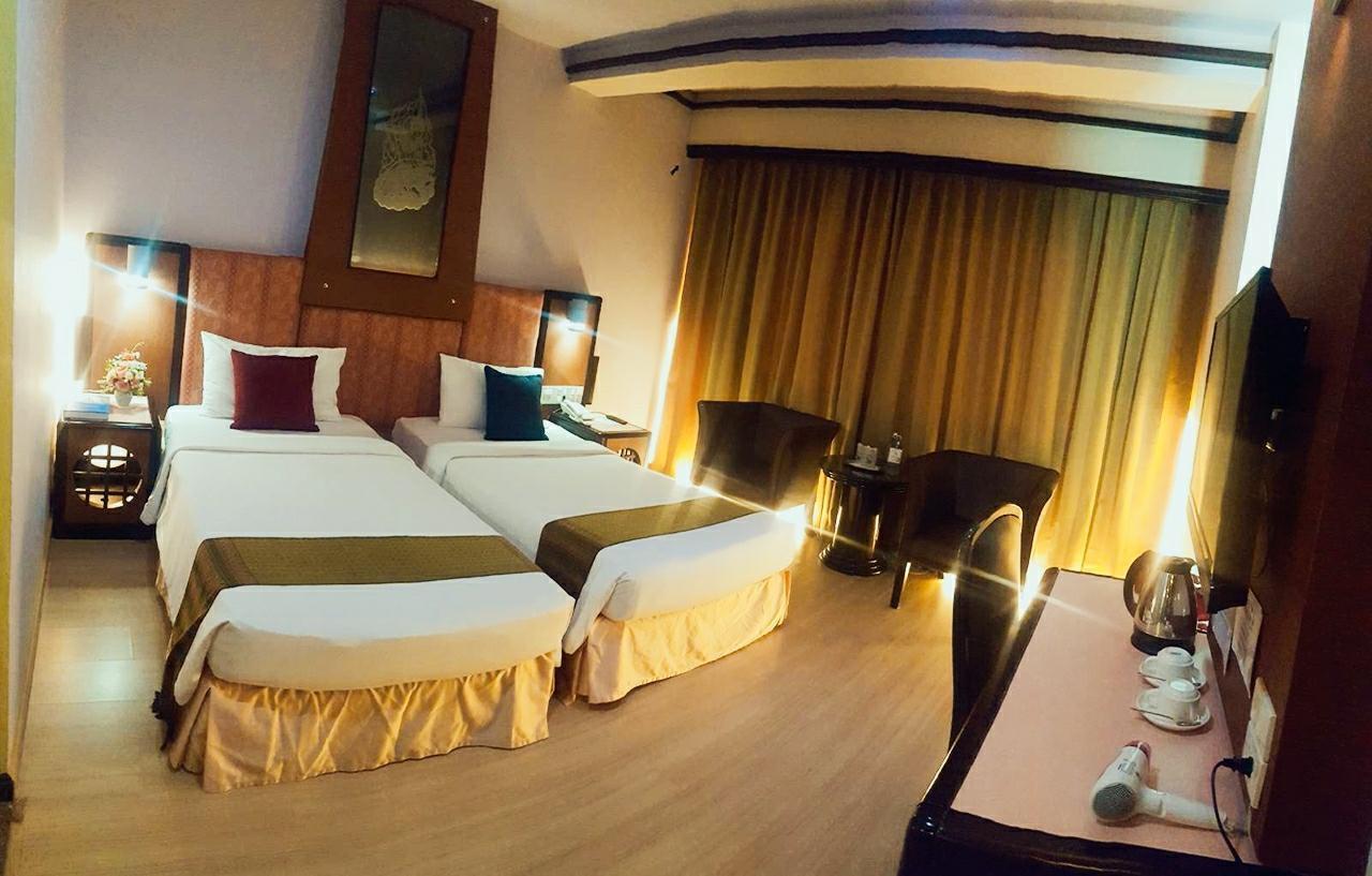 Bp Grand Tower Hotel Hatjaj Kültér fotó