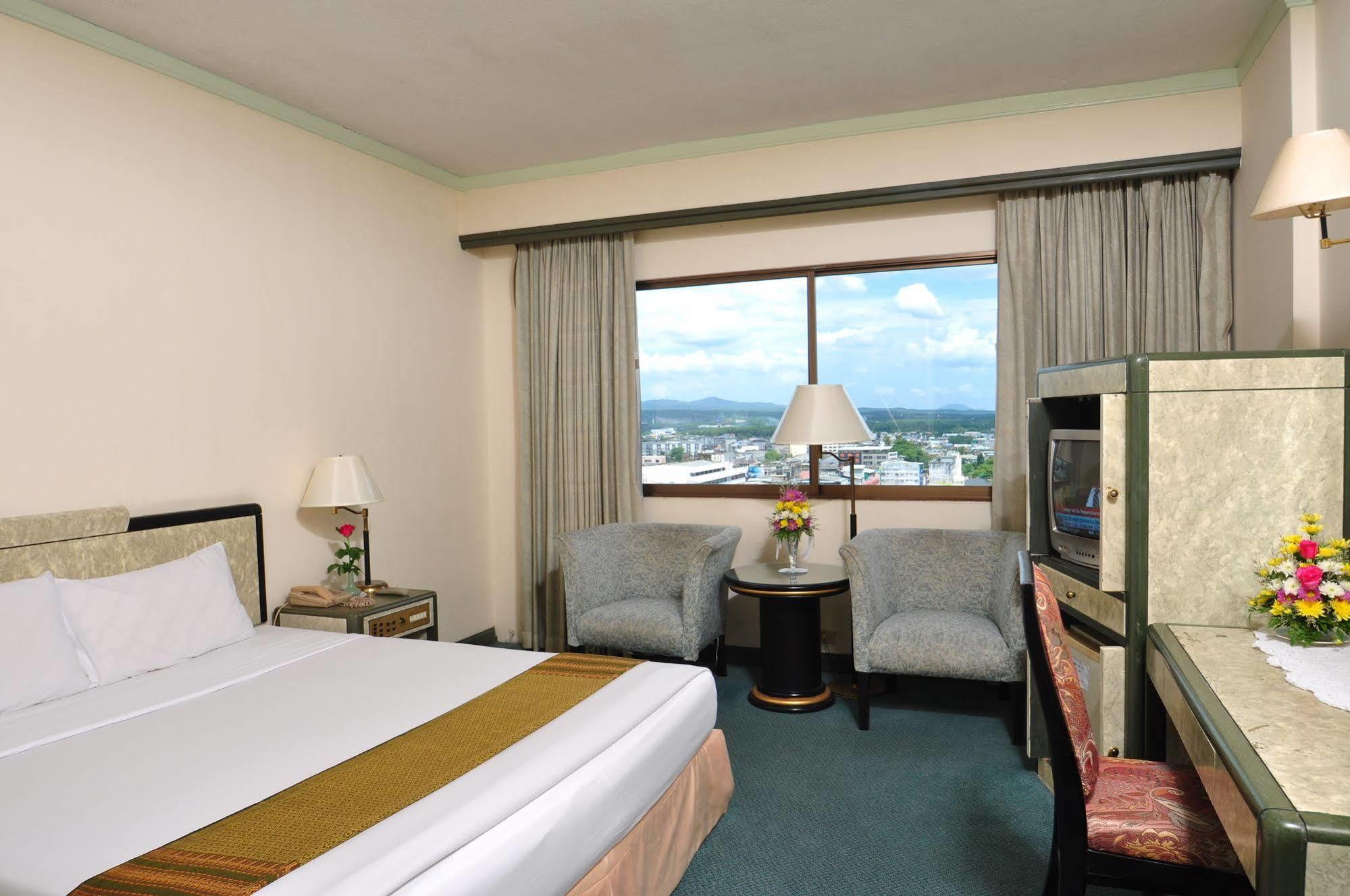Bp Grand Tower Hotel Hatjaj Kültér fotó